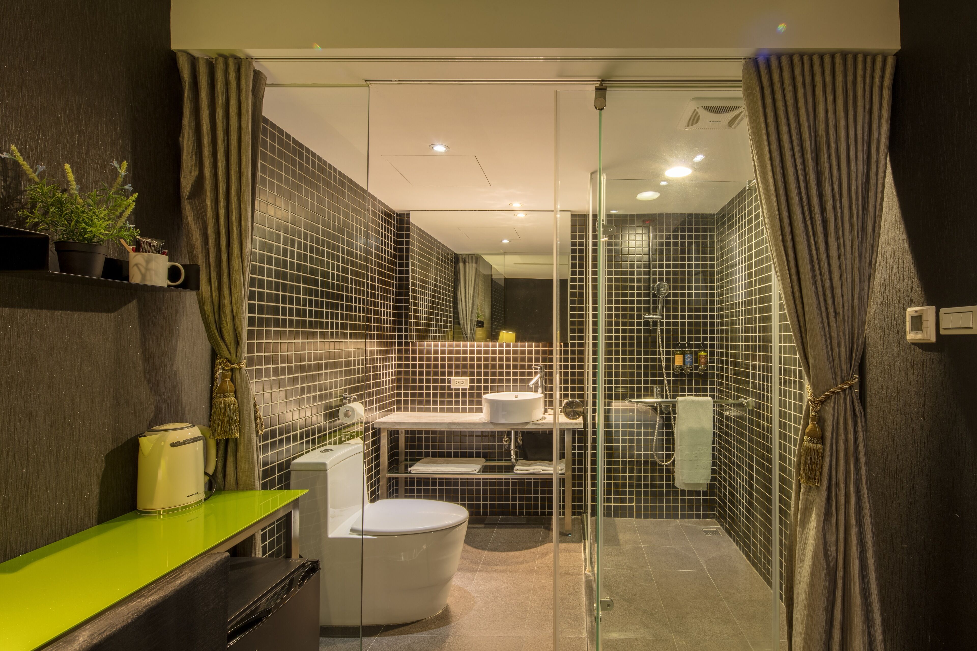 finders single room (no window)  | bathroom | hair dryer, slippers, towels, shampoo