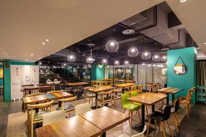 Daily self-serve breakfast (TWD 220 per person)