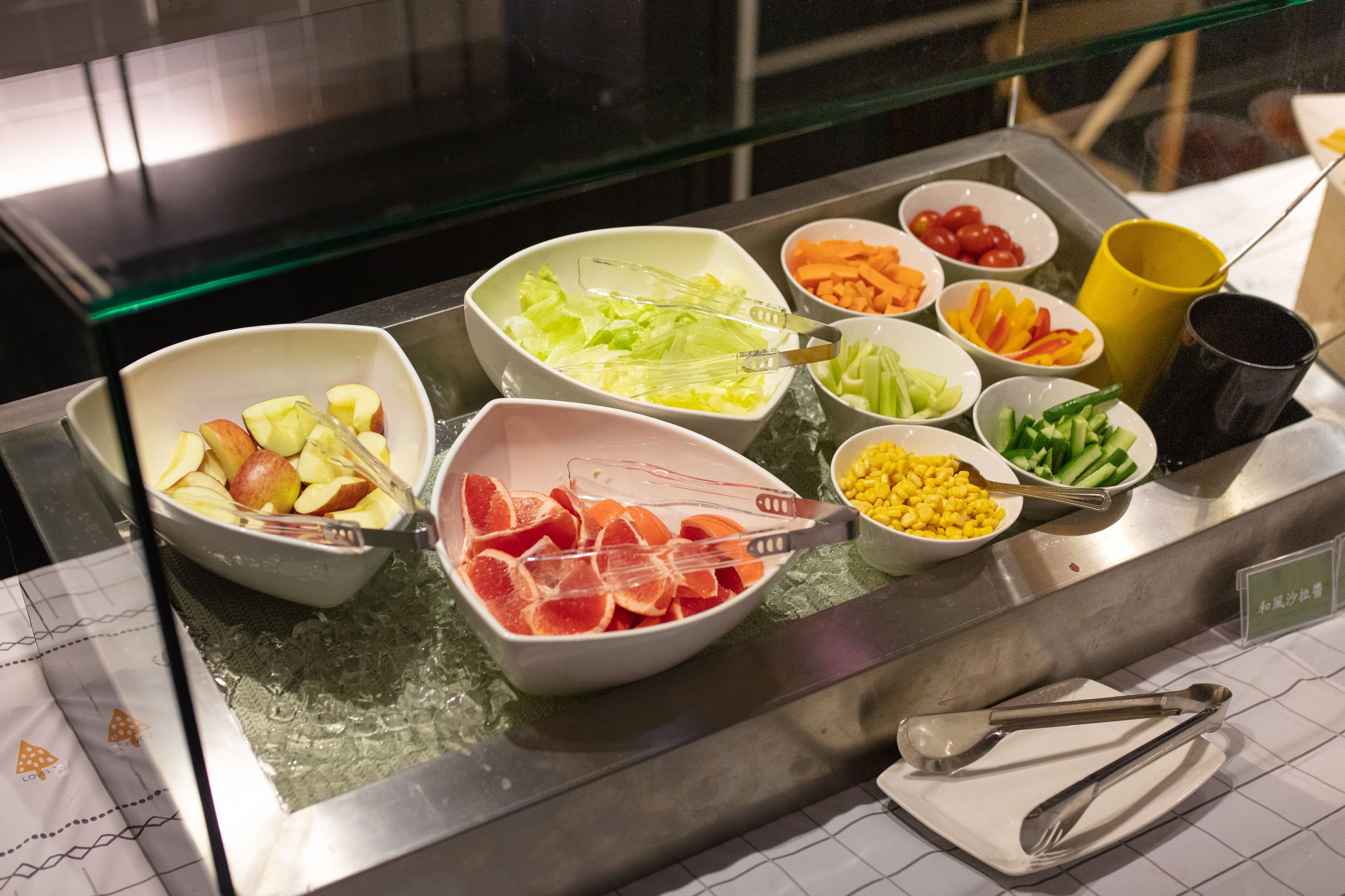 daily self-service breakfast (twd 220 per person)