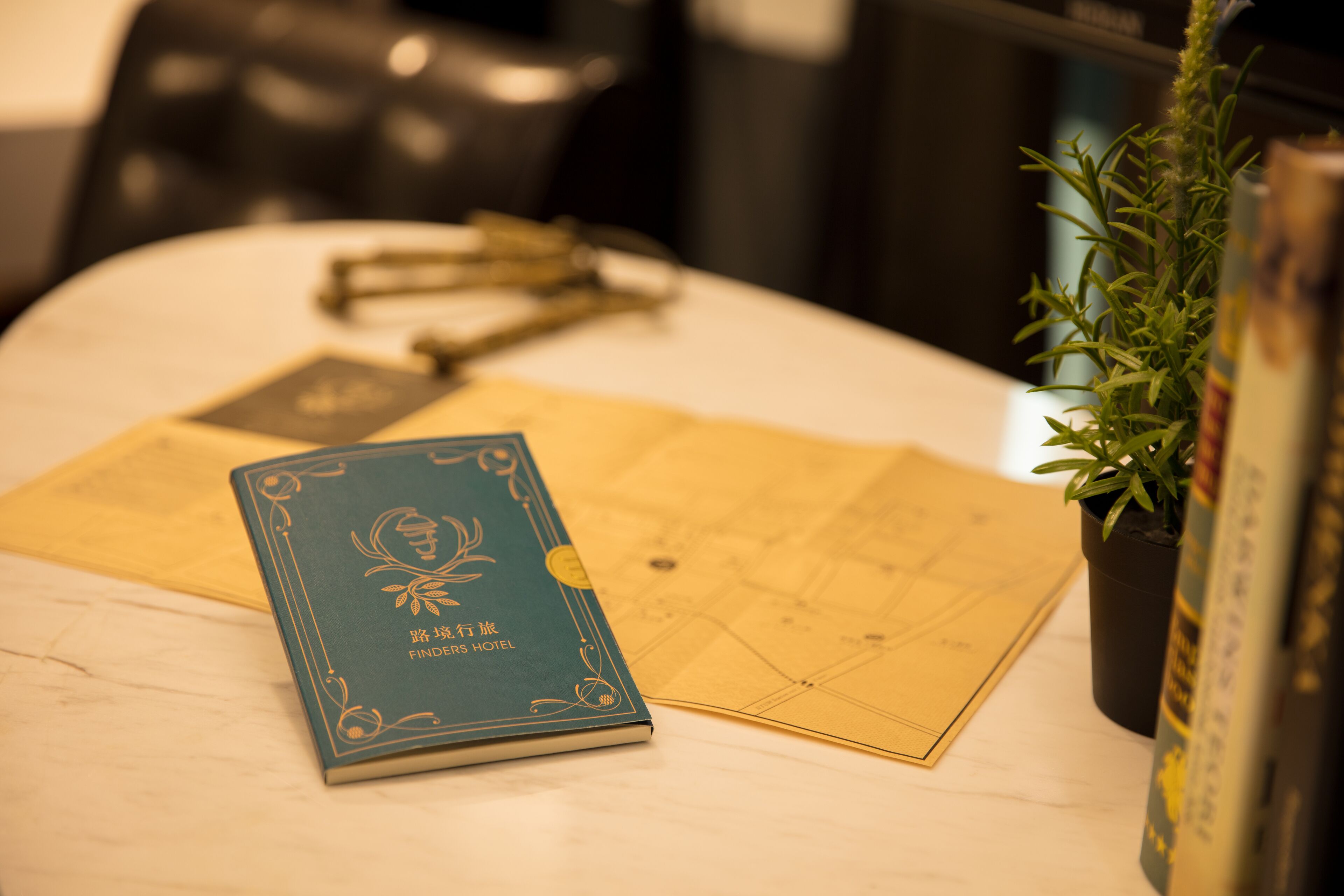 1 bedroom, desk, laptop workspace, soundproofing