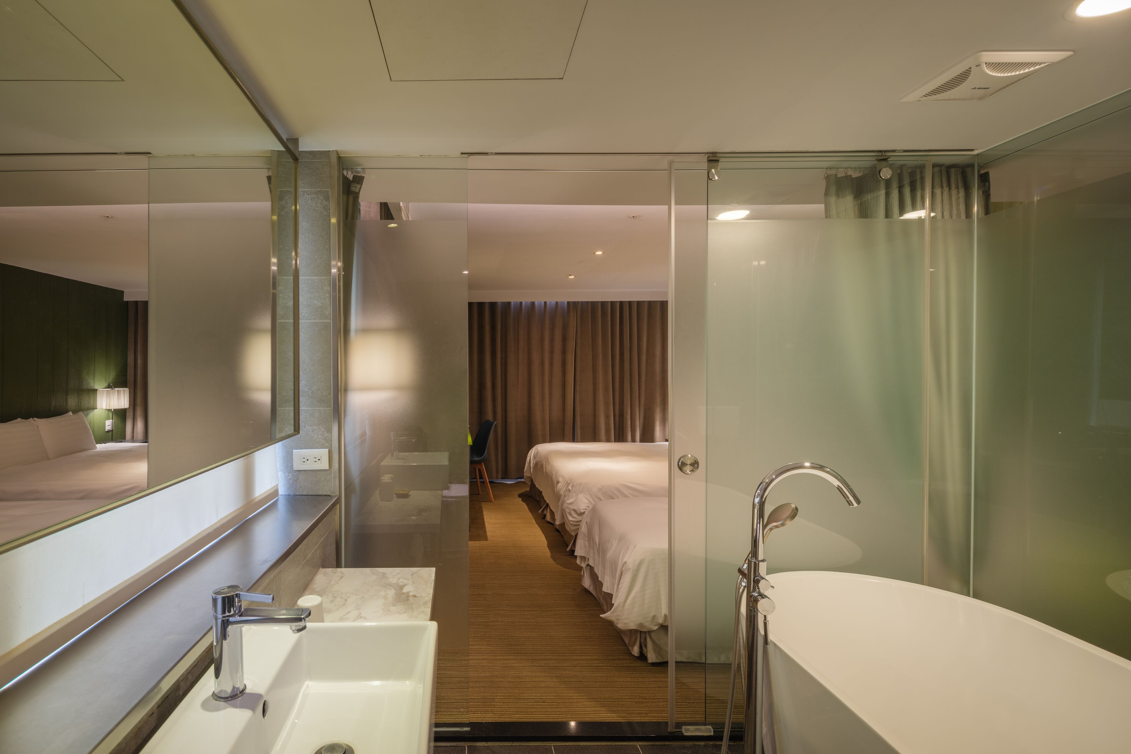 deluxe triple room, multiple beds, bathtub | bathroom | hair dryer, slippers, towels, shampoo