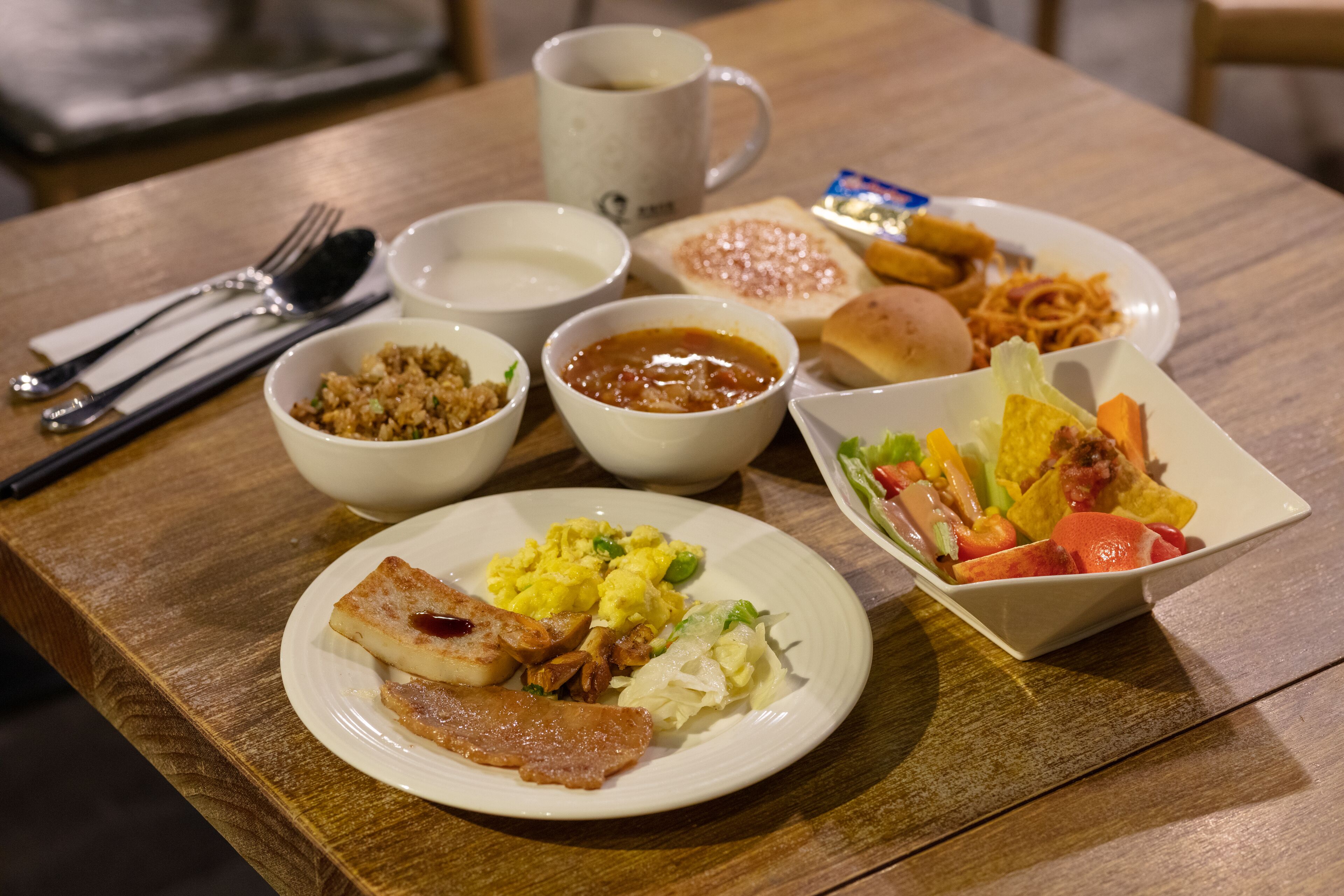 daily self-service breakfast (twd 220 per person)