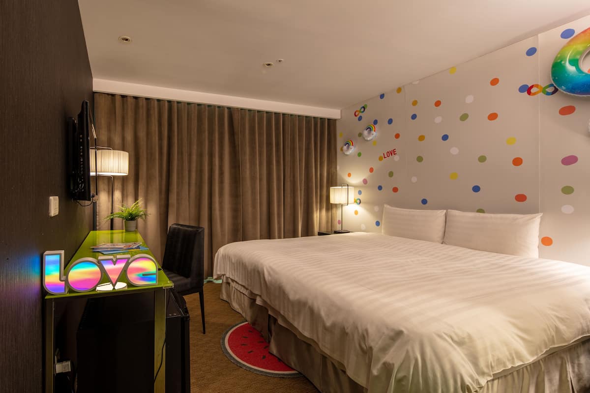 Habitación doble Prestigio, 1 cama matrimonial, sin ventanas | Escritorio, espacio para trabajar con laptop y insonorización