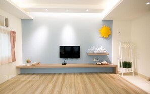 Family Room, 1 Bedroom, Ground Floor | Rollaway beds, free WiFi, bed sheets - Skyview Guesthouse (Ji'an)