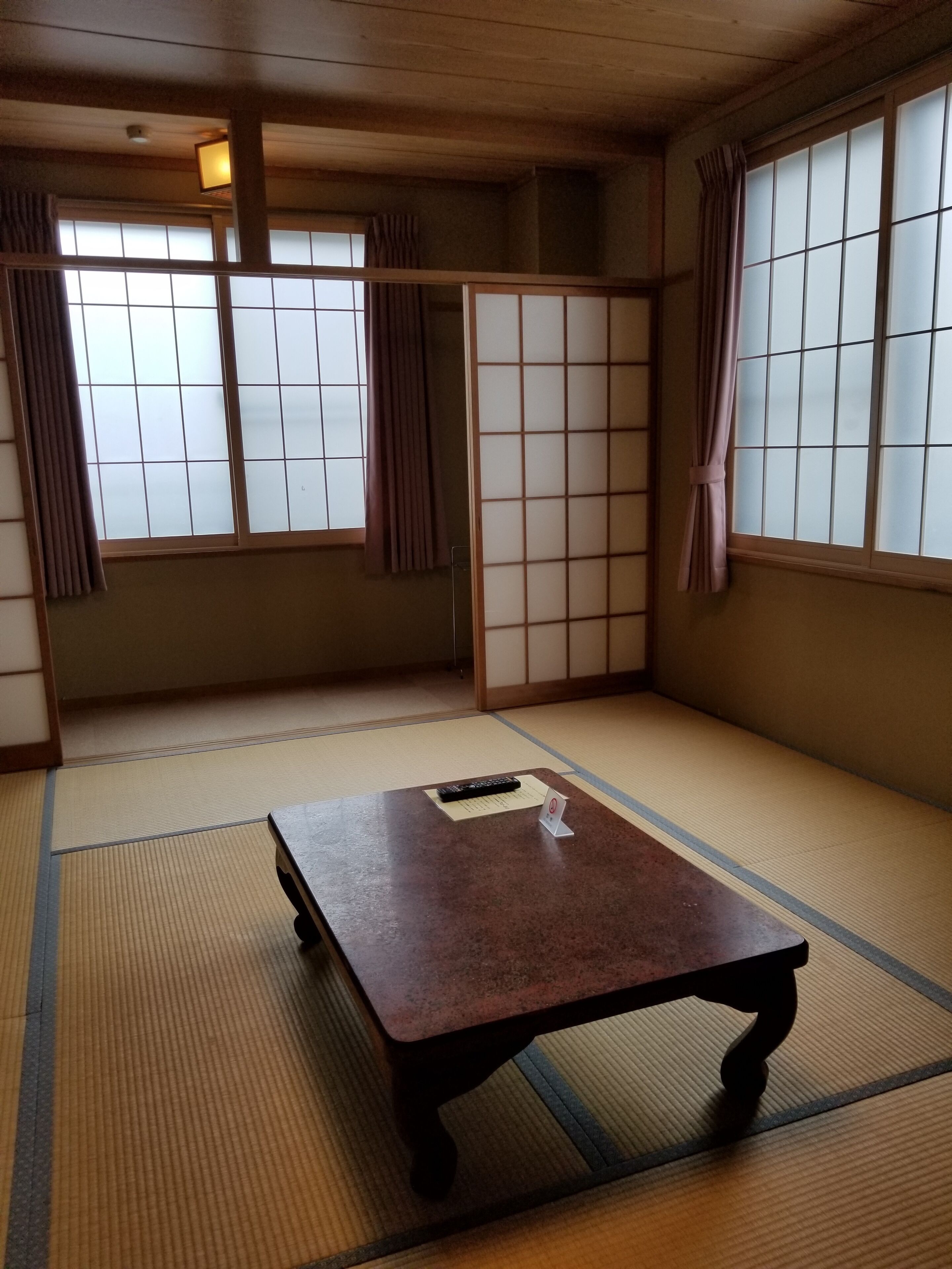 Phòng 4 | Truy cập Internet không dây miễn phí, bộ trải giường 