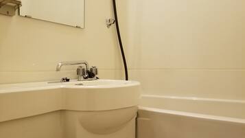 Quadruple Room | Bathroom | Combined shower/bathtub, free toiletries, hair dryer, slippers