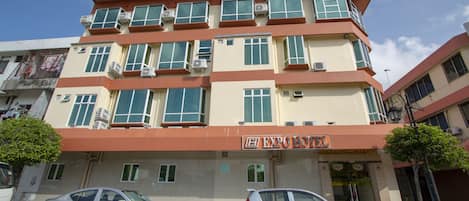 واجهة المنشأة