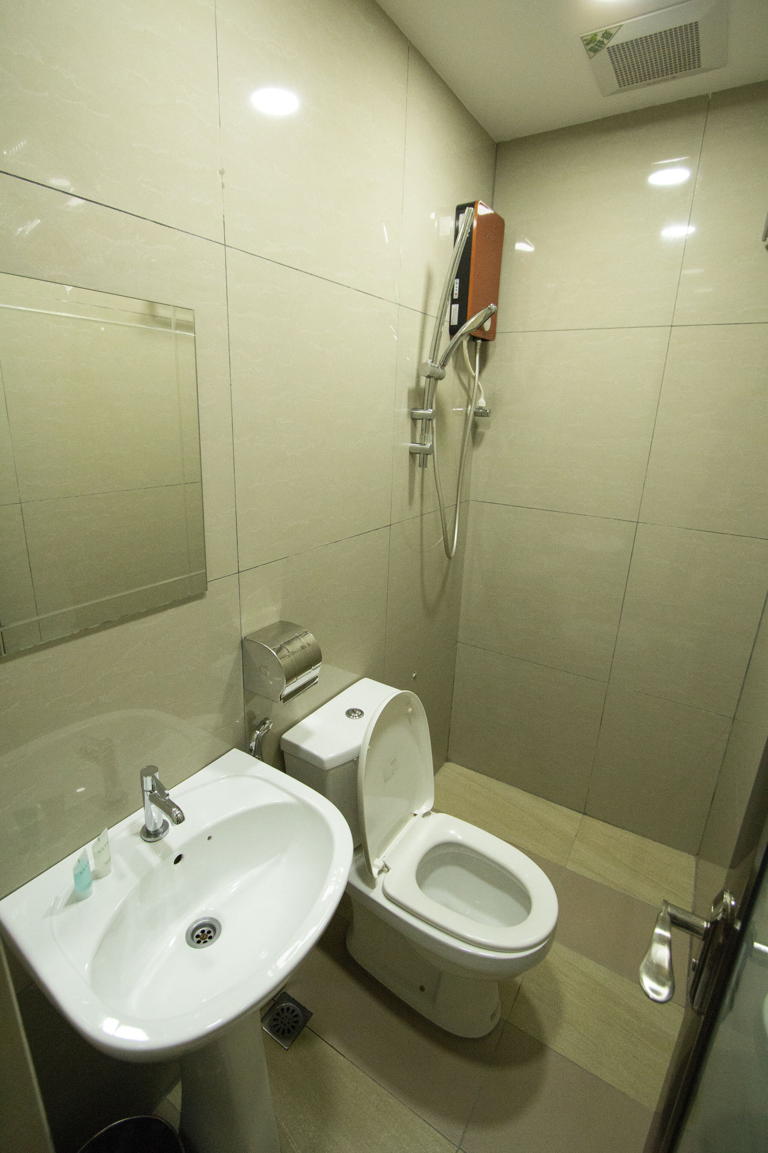 family room | bathroom | shower, free toiletries, hair dryer, slippers
