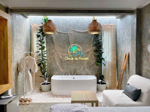 Deluxe Room, 1 King Bed, Non Smoking, Bathtub | Room amenity - Check-in Resort Koh Larn (Koh Lan)