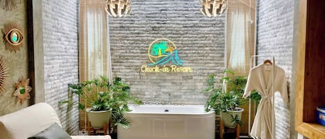 Chambre Deluxe, 1 très grand lit, non-fumeurs, baignoire | Équipements de la chambre