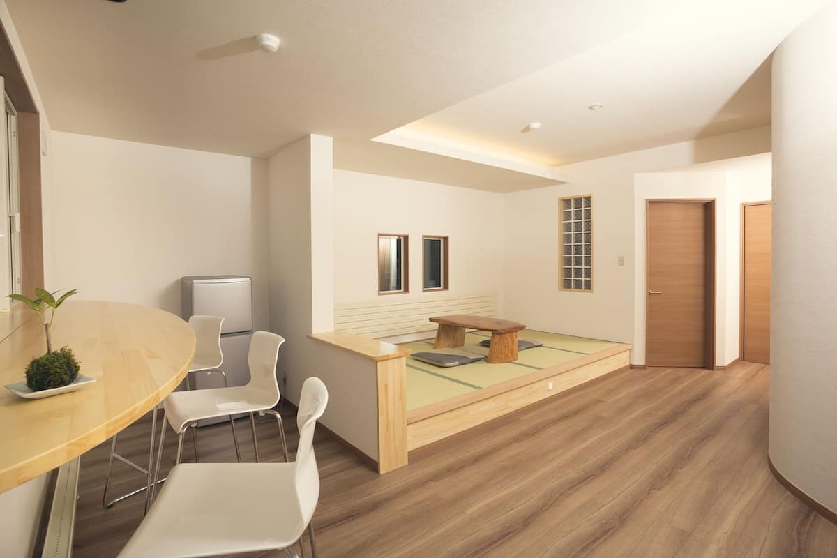 Chambre Tradition (Japanese Western Style, Tsuwa)