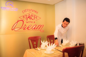 Breakfast, lunch, dinner served; local and international cuisine - Cherry Hotel Hue (Hue)