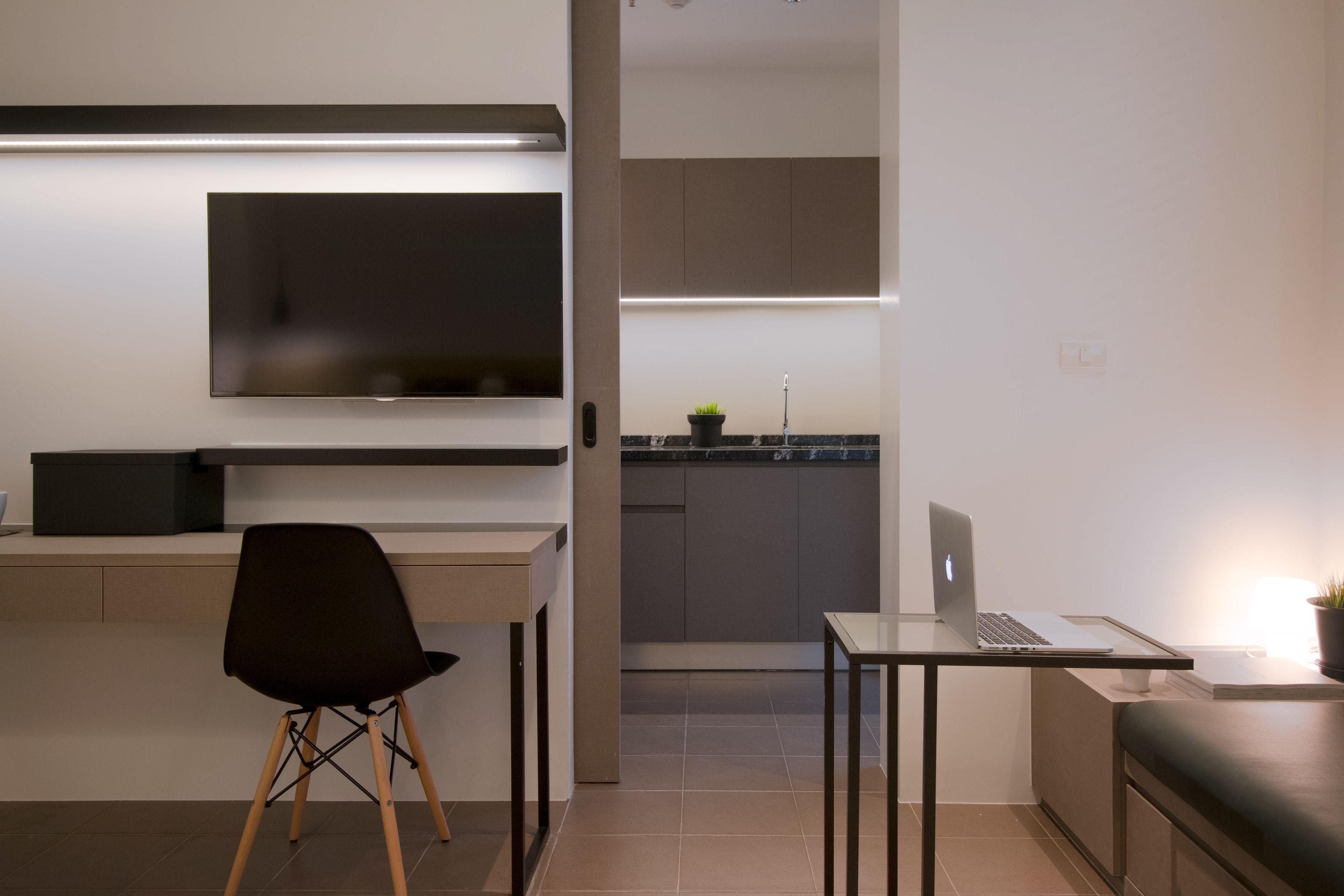 nitarn room king | private kitchen | full-sized fridge, microwave, coffee/tea maker, electric kettle