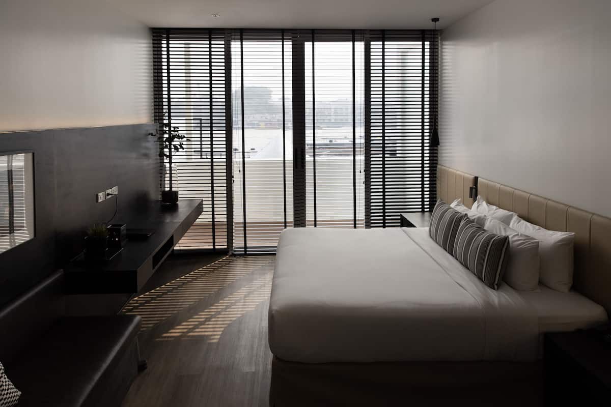 Lilit Riverfront Suite A | 1 slaapkamer, luxe beddengoed, een minibar, een kluis op de kamer