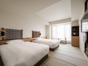 Habitación tradicional (Japanese Style, Premiere Twin) | Ropa de cama de alta calidad, caja fuerte, escritorio y cortinas opacas