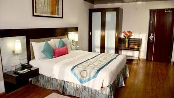 Premium bedding, minibar, in-room safe, desk