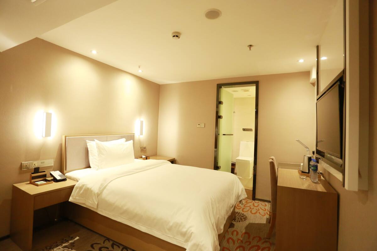 Habitación superior | Minibar, escritorio, cortinas opacas y tabla de planchar con plancha