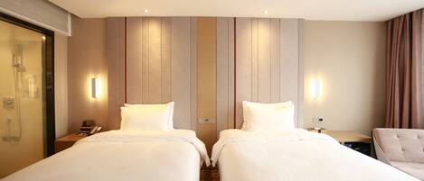 商務雙床房 | 迷你吧、書桌、遮光布/窗簾、熨斗/熨衣板