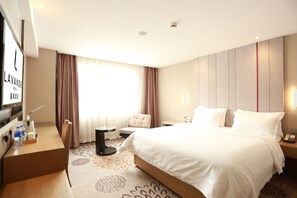 Habitación Business | Minibar, escritorio, cortinas opacas y tabla de planchar con plancha