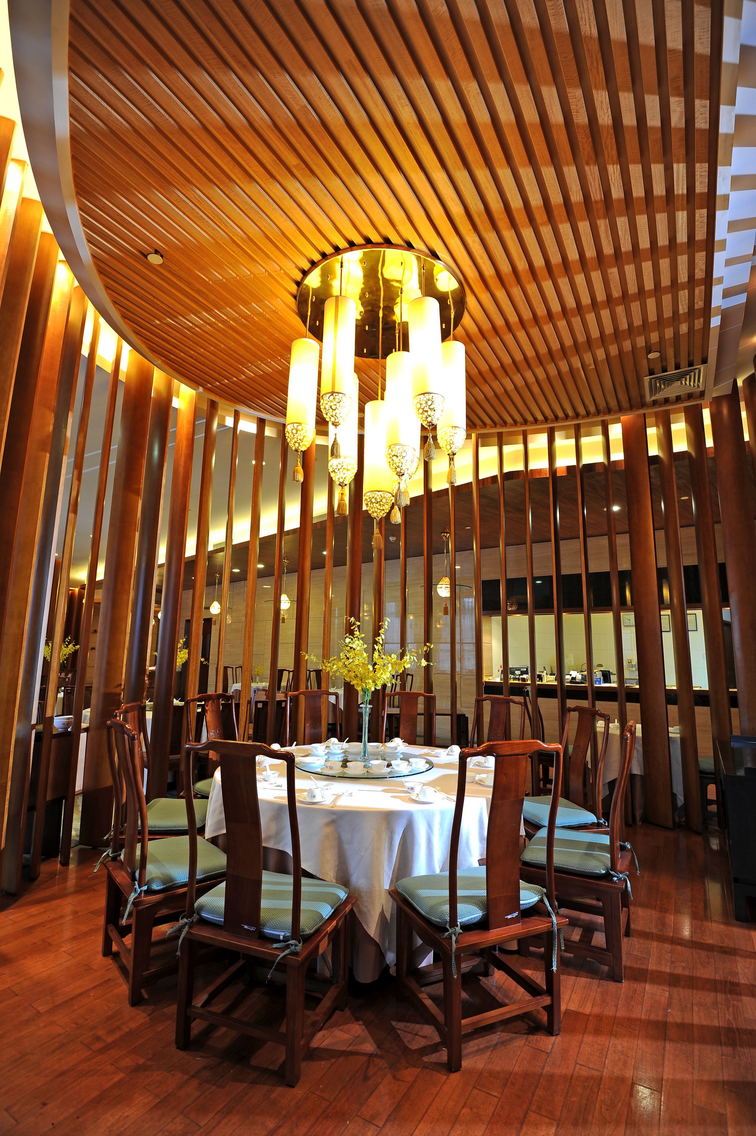 4 restaurants, breakfast, lunch, dinner served; Chinese cuisine 