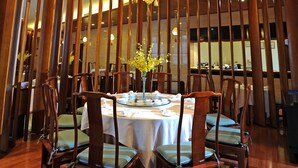 4 restaurants; breakfast, lunch, and dinner served - Ocean Spring Grand Metropark Hotel (Zhuhai)