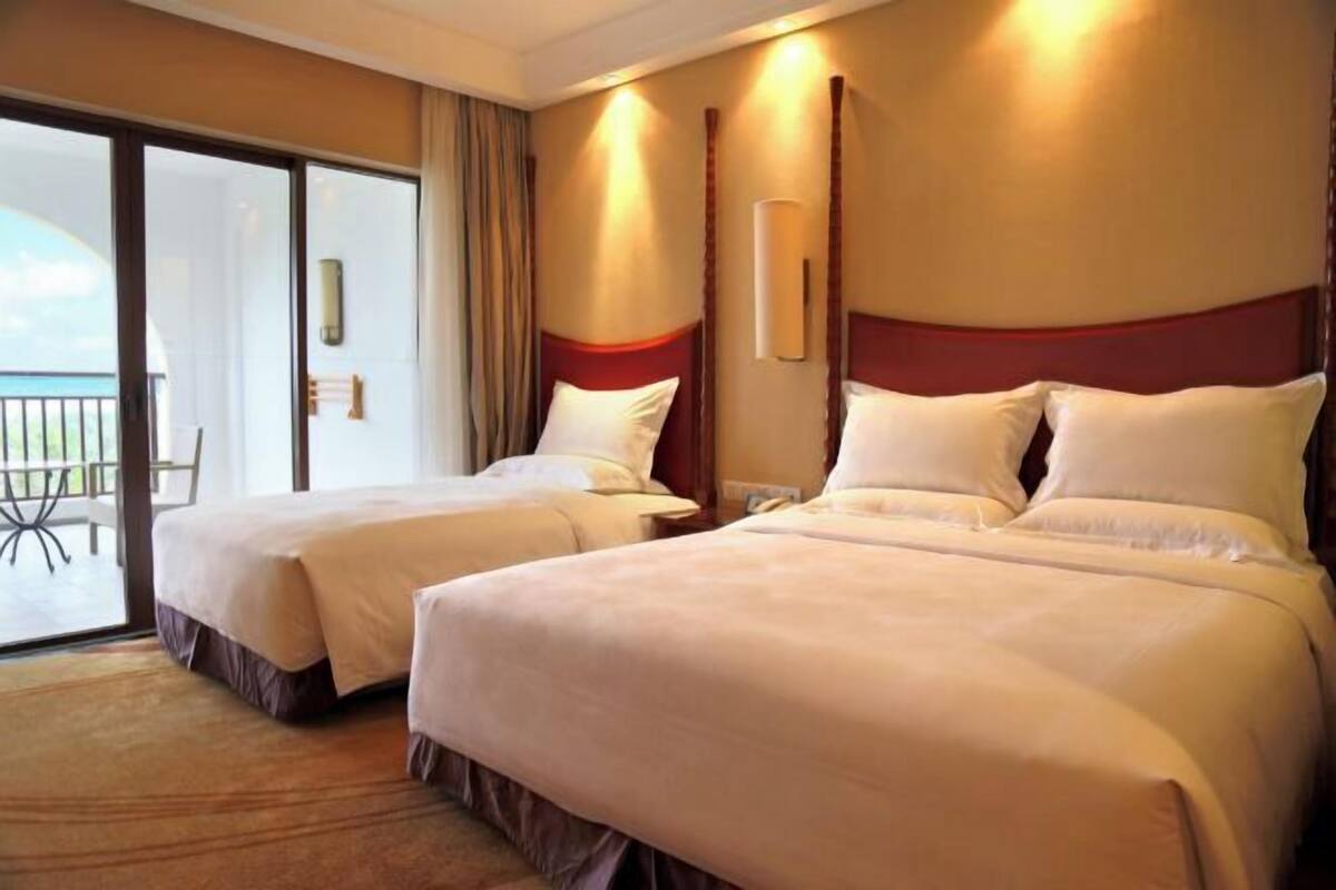 Minibar, in-room safe, desk, free cots/infant beds