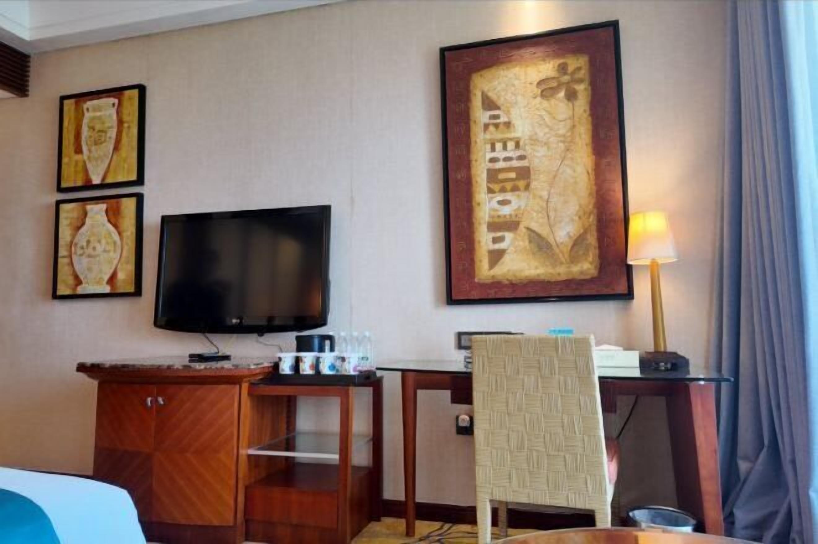 Minibar, cassaforte in camera, una scrivania