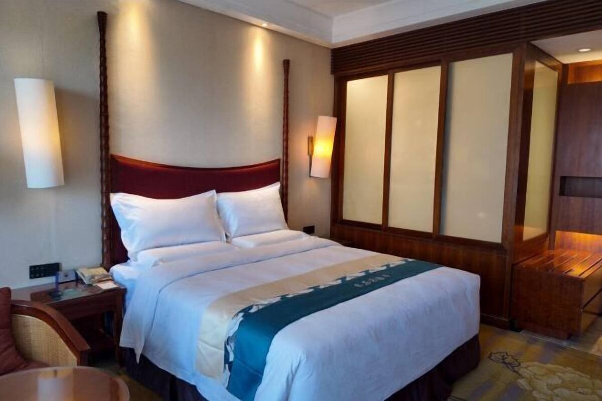 Minibar, coffres-forts dans les chambres, bureau, lits bébé (gratuits)