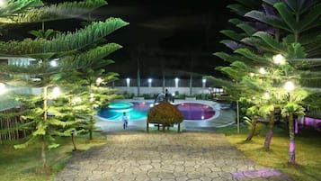 Outdoor pool, free pool cabanas, pool loungers