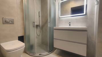Apartment (Zamenhofa 4 Street) | Bathroom | Free toiletries, hair dryer, towels, toilet paper