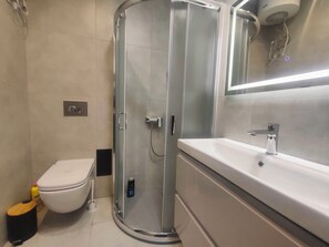 Lejlighed (Zamenhofa 4 Street) | Badeværelse | Gratis toiletartikler, hårtørrer, håndklæder, Toiletpapir