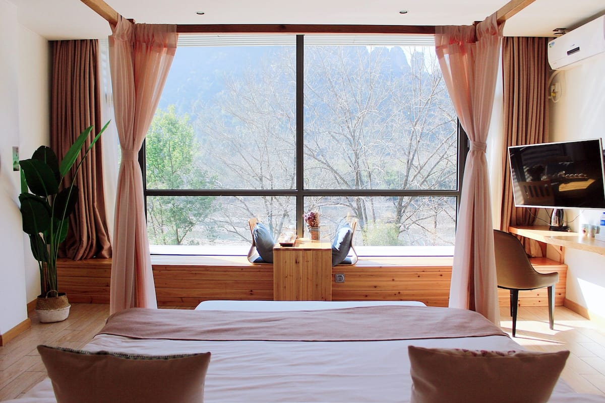 premium room, mountain view | premium bedding, down duvets, memory-foam beds, in-room safe