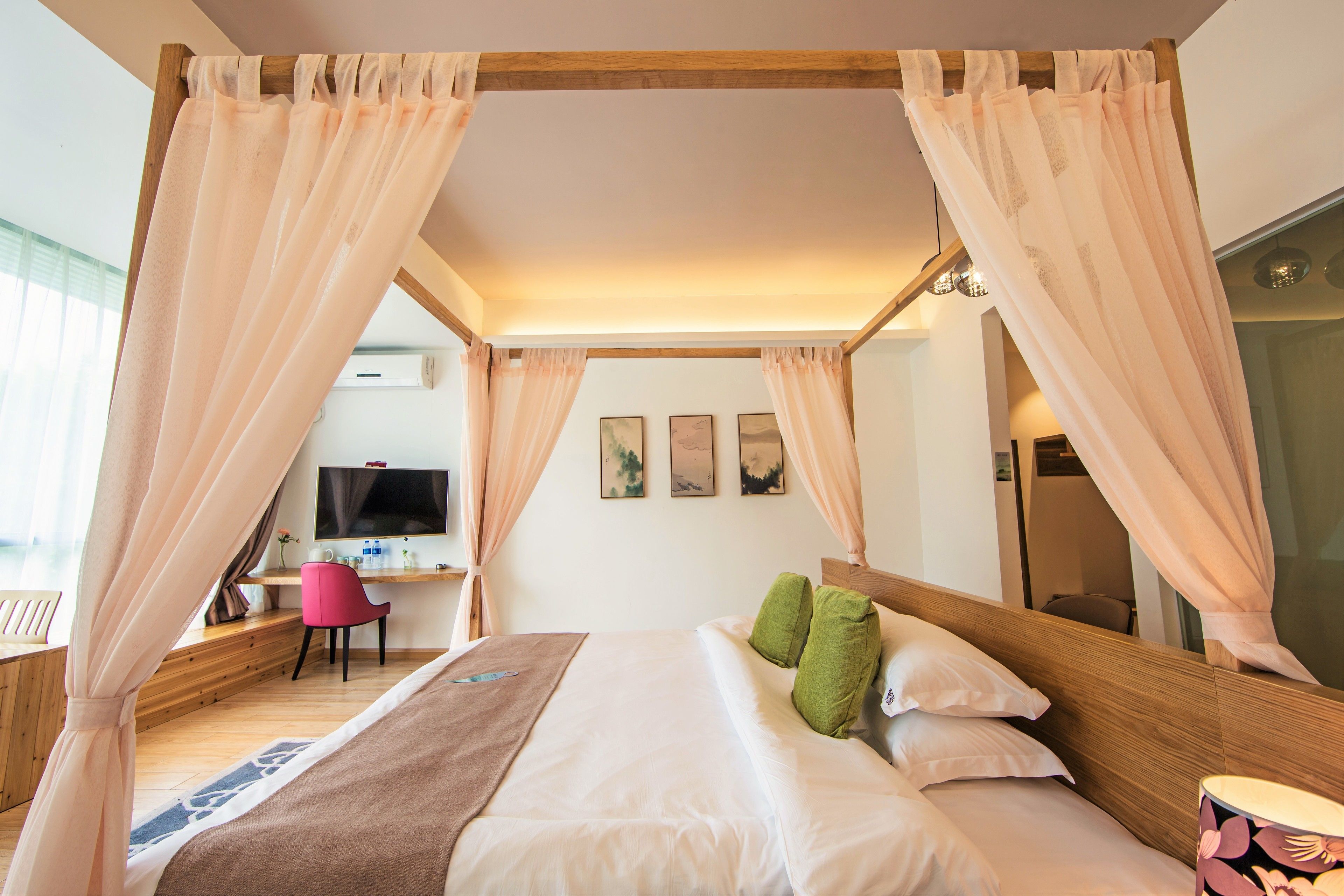 Premium Room, Mountain View | Premium bedding, down comforters, memory foam beds, in-room safe