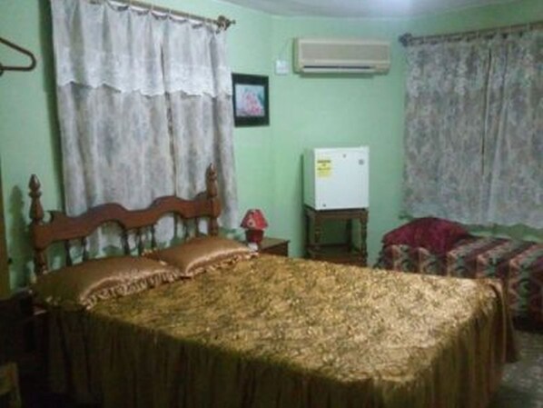 Double Room | Minibar, iron/ironing board, bed sheets