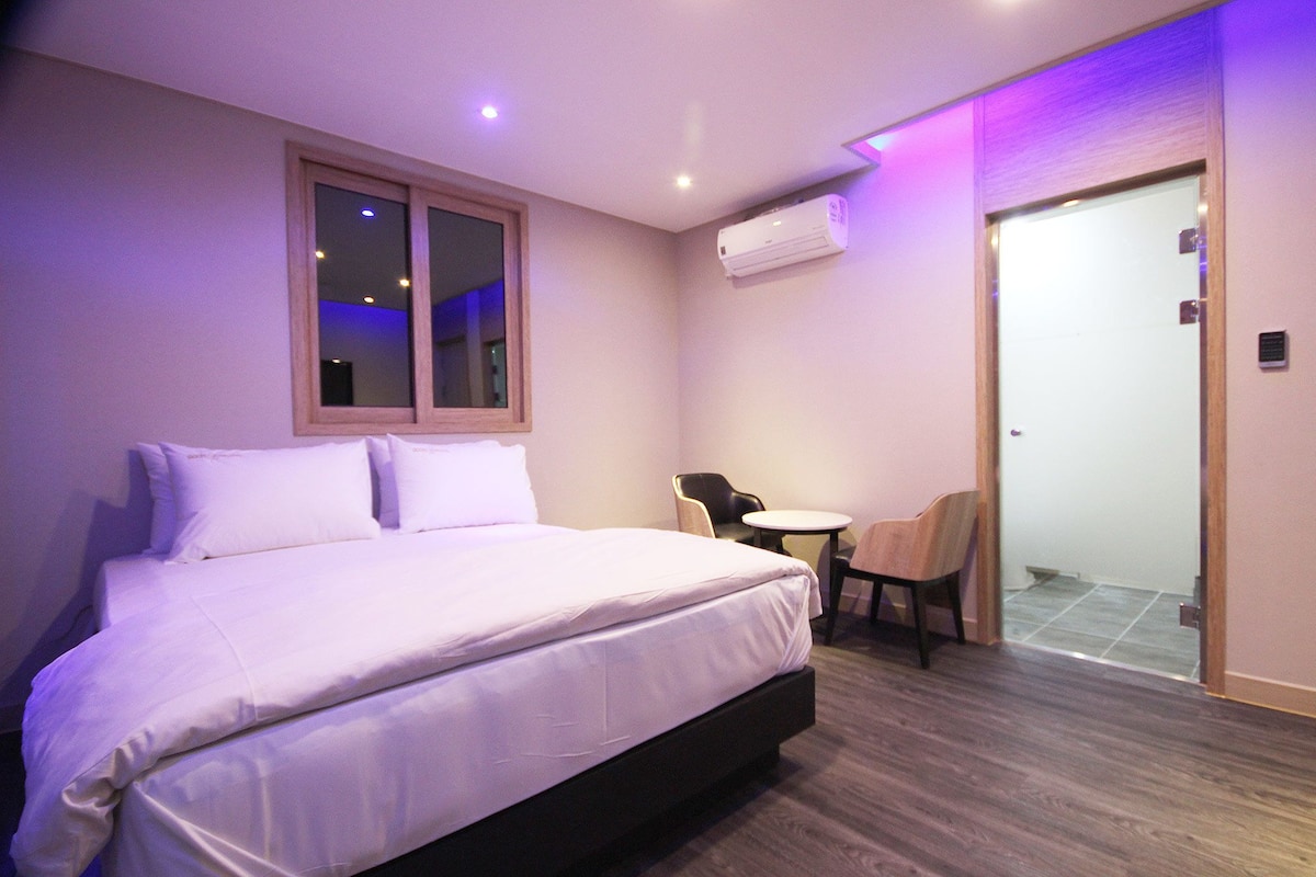 Ropa de cama de alta calidad y wifi gratis