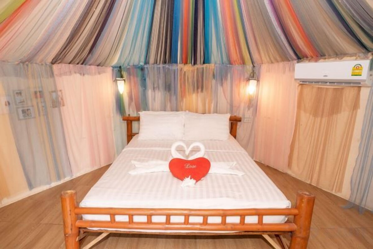 1 chambre, rideaux occultants, Wi-Fi gratuit, draps fournis