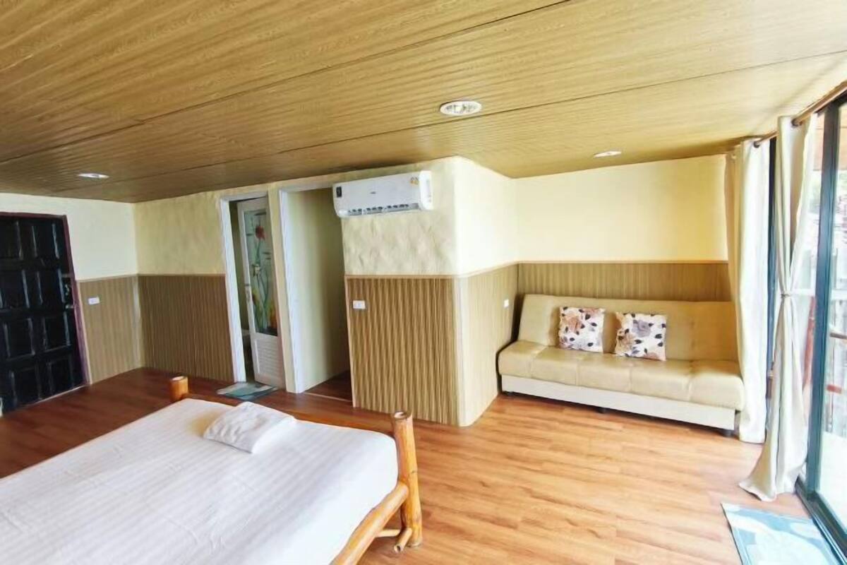 1 kamar tidur, tirai kedap cahaya, Wi-Fi gratis, dan seprai linen