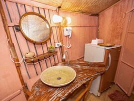 Ducha, artículos de tocador gratuitos, secador de pelo, toallas