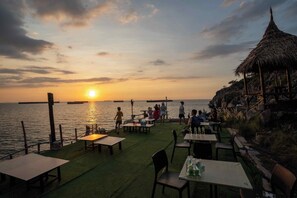 Breakfast, lunch, dinner served; Thai cuisine, sea views 