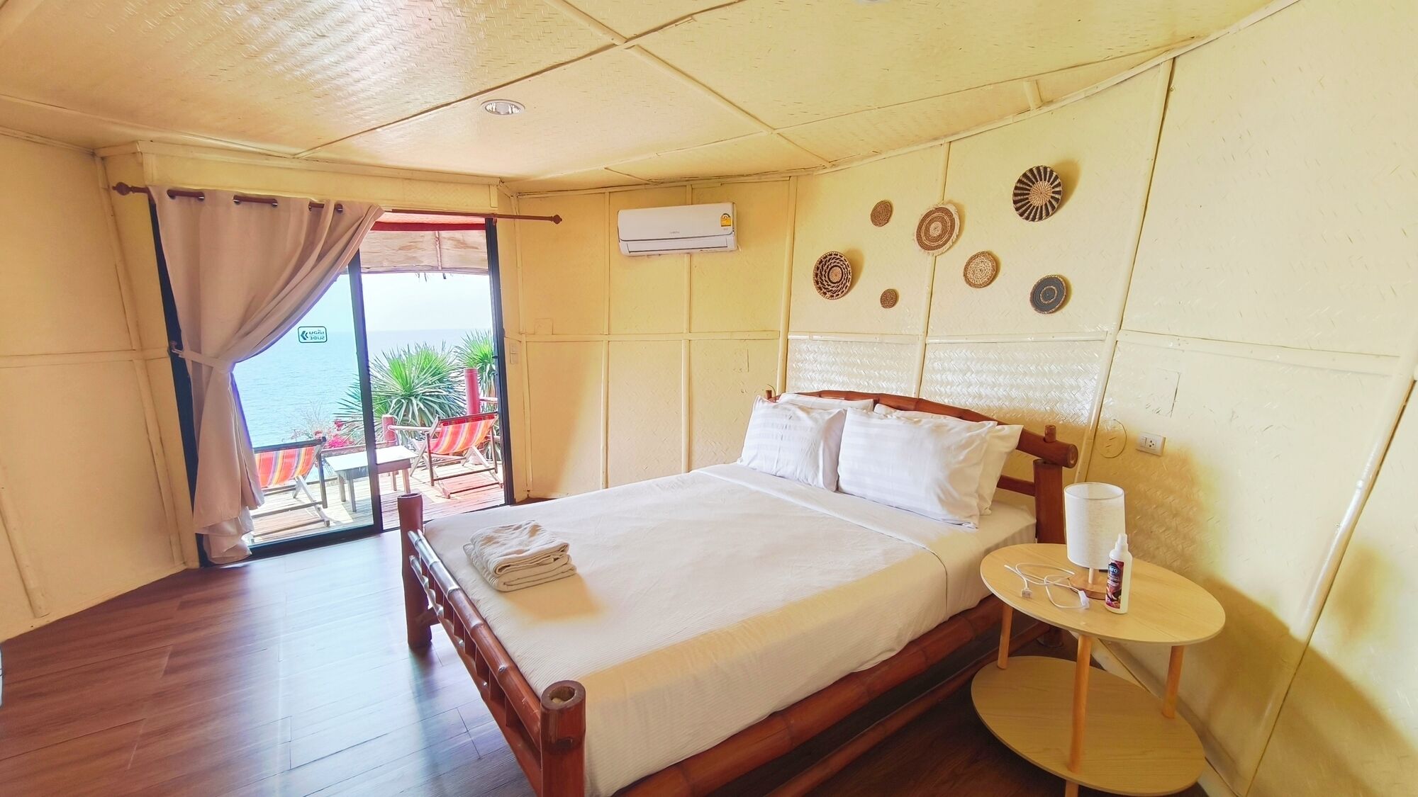 Superior Ocean View Cottage | 1 bedroom, blackout drapes, free WiFi, bed sheets