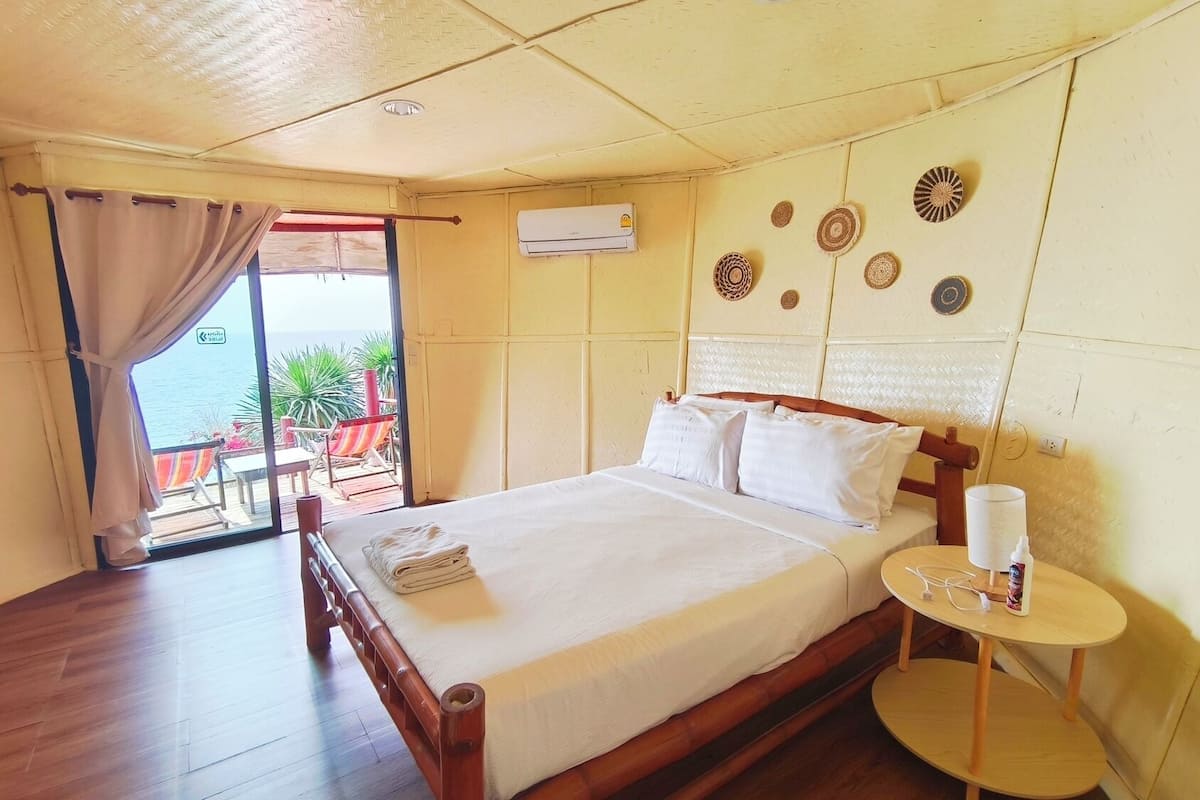 Superior Ocean View Cottage | 1 quarto, cortinas blackout, Wi-Fi de cortesia, roupa de cama