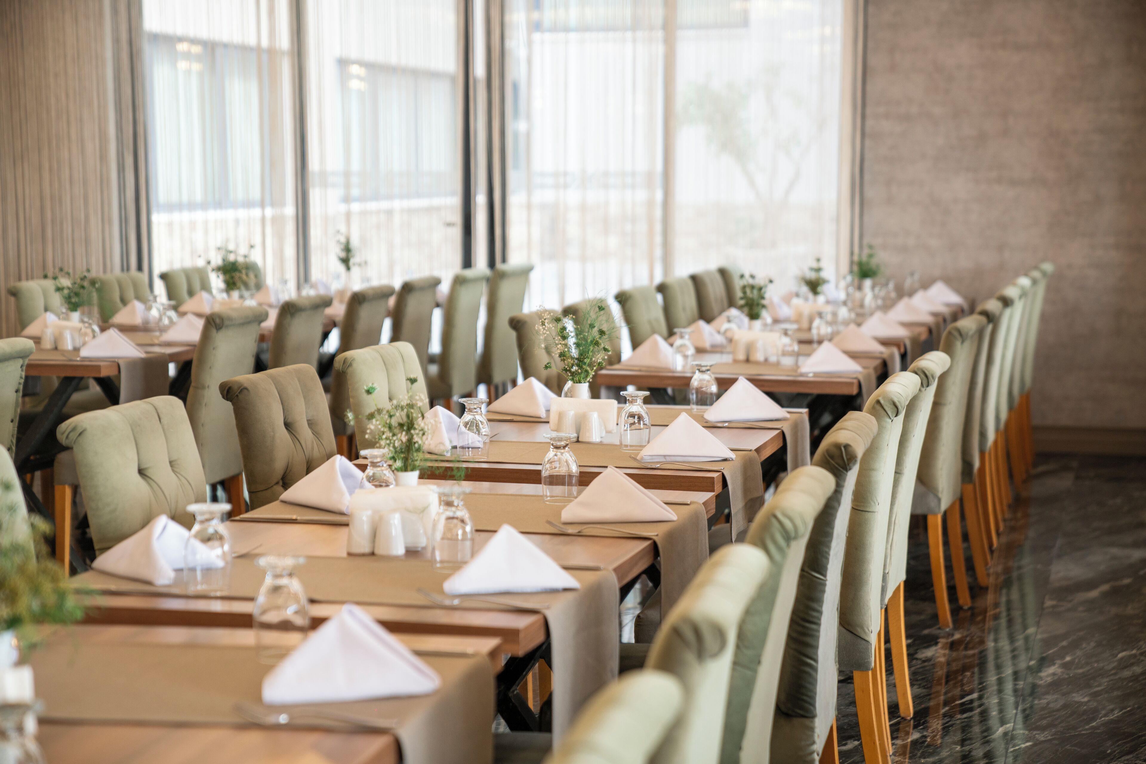 breakfast and dinner served, international cuisine