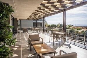 A modern outdoor terrace with seating and a view of the landscape. - Hierapark Thermal & Spa Hotel (Denizli)