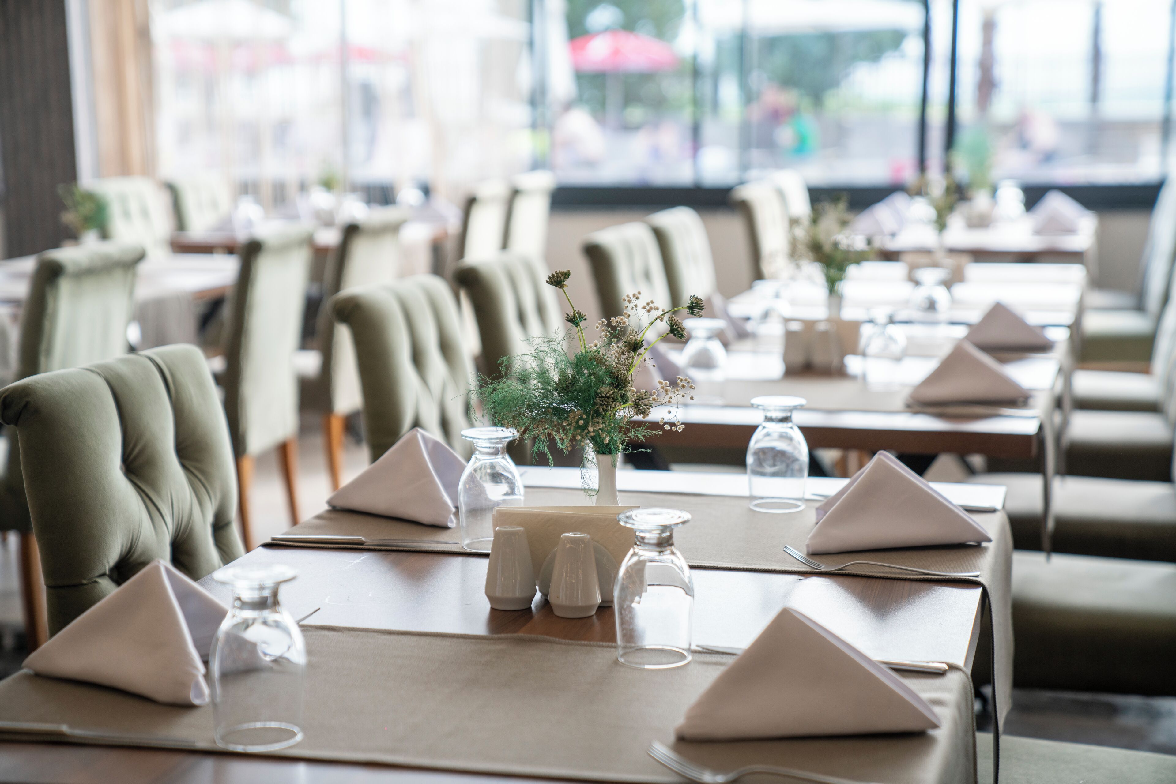 breakfast and dinner served, international cuisine