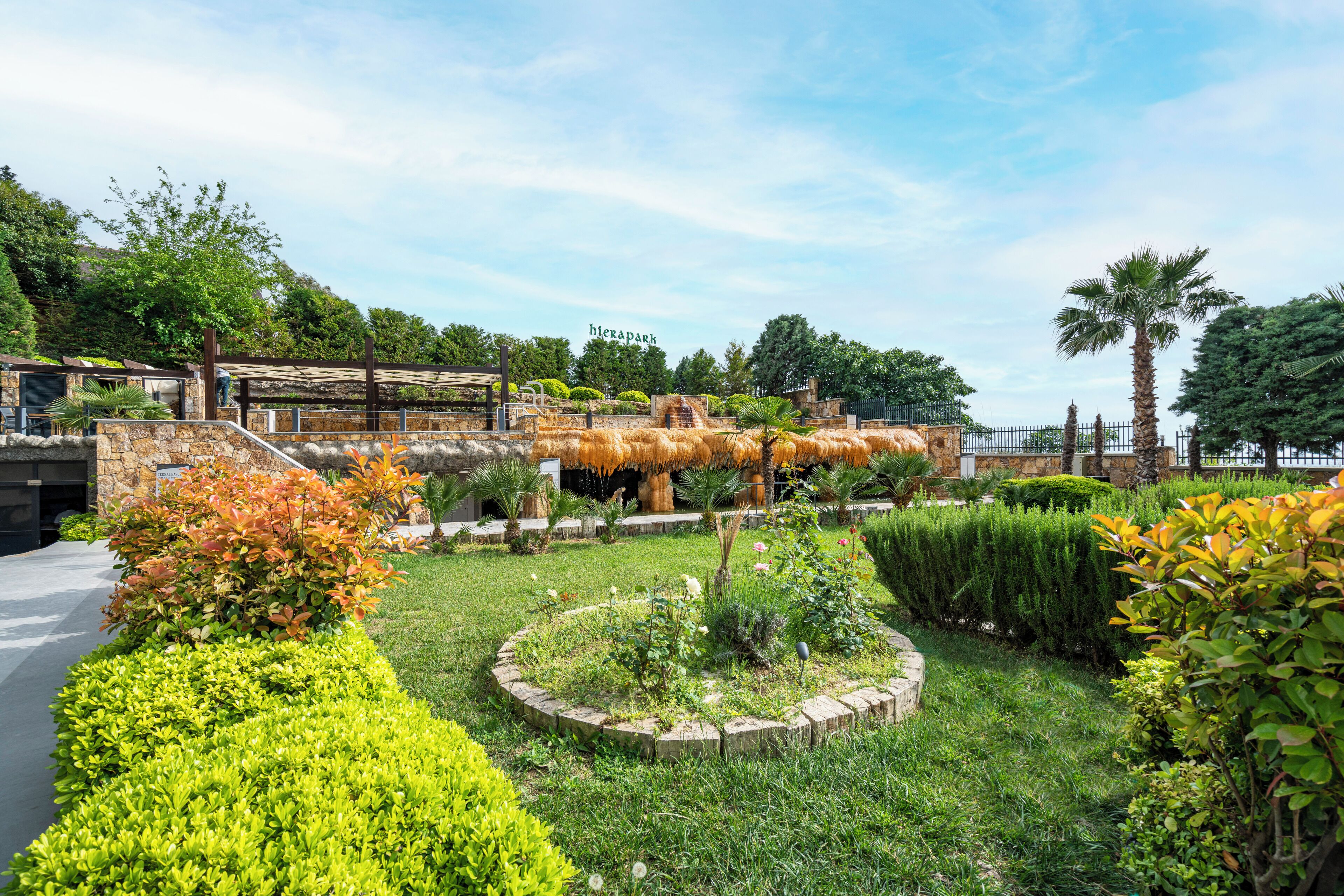 4 indoor pools, 2 outdoor pools, pool umbrellas, pool loungers