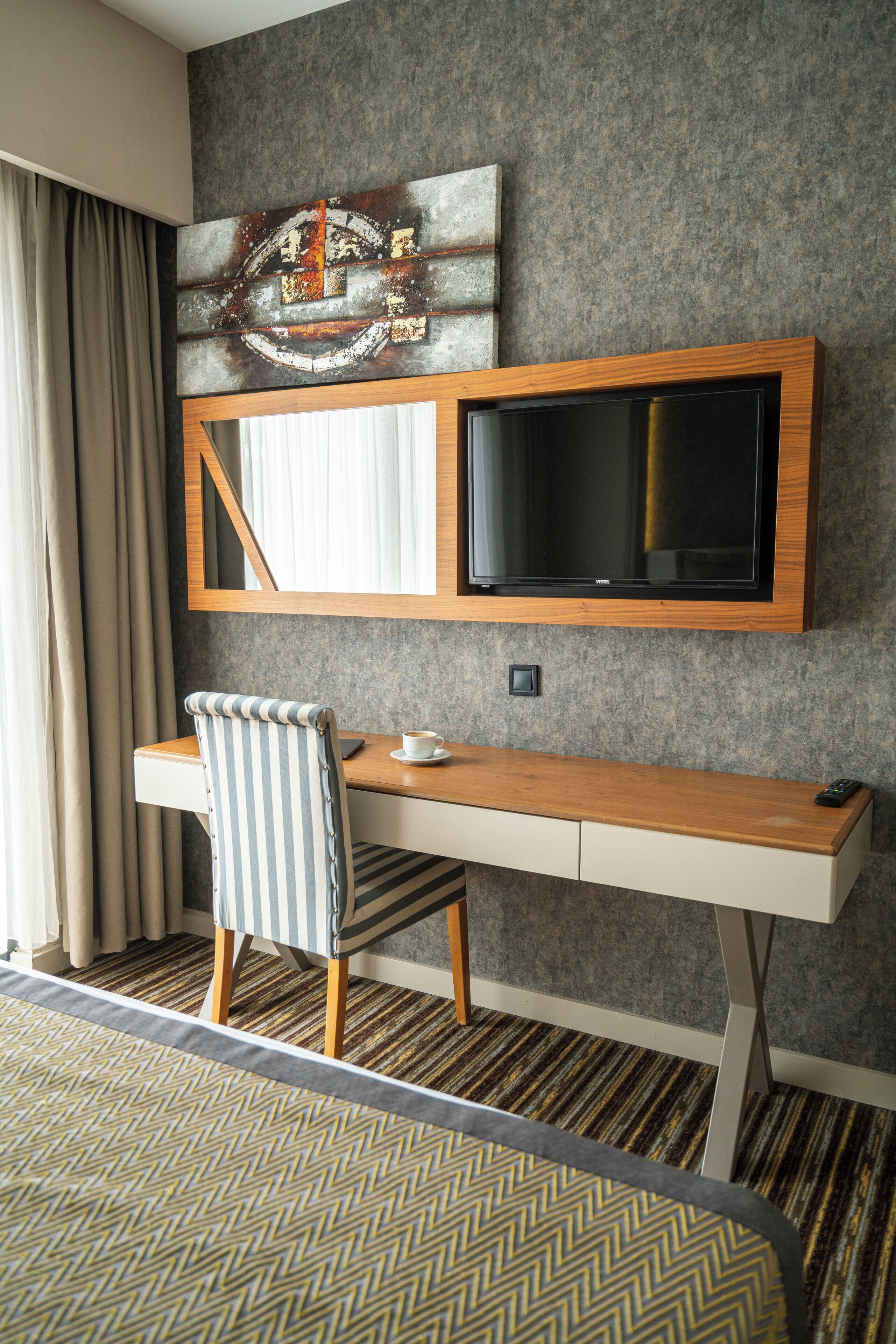 superior suite | premium bedding, desk, soundproofing, free wifi
