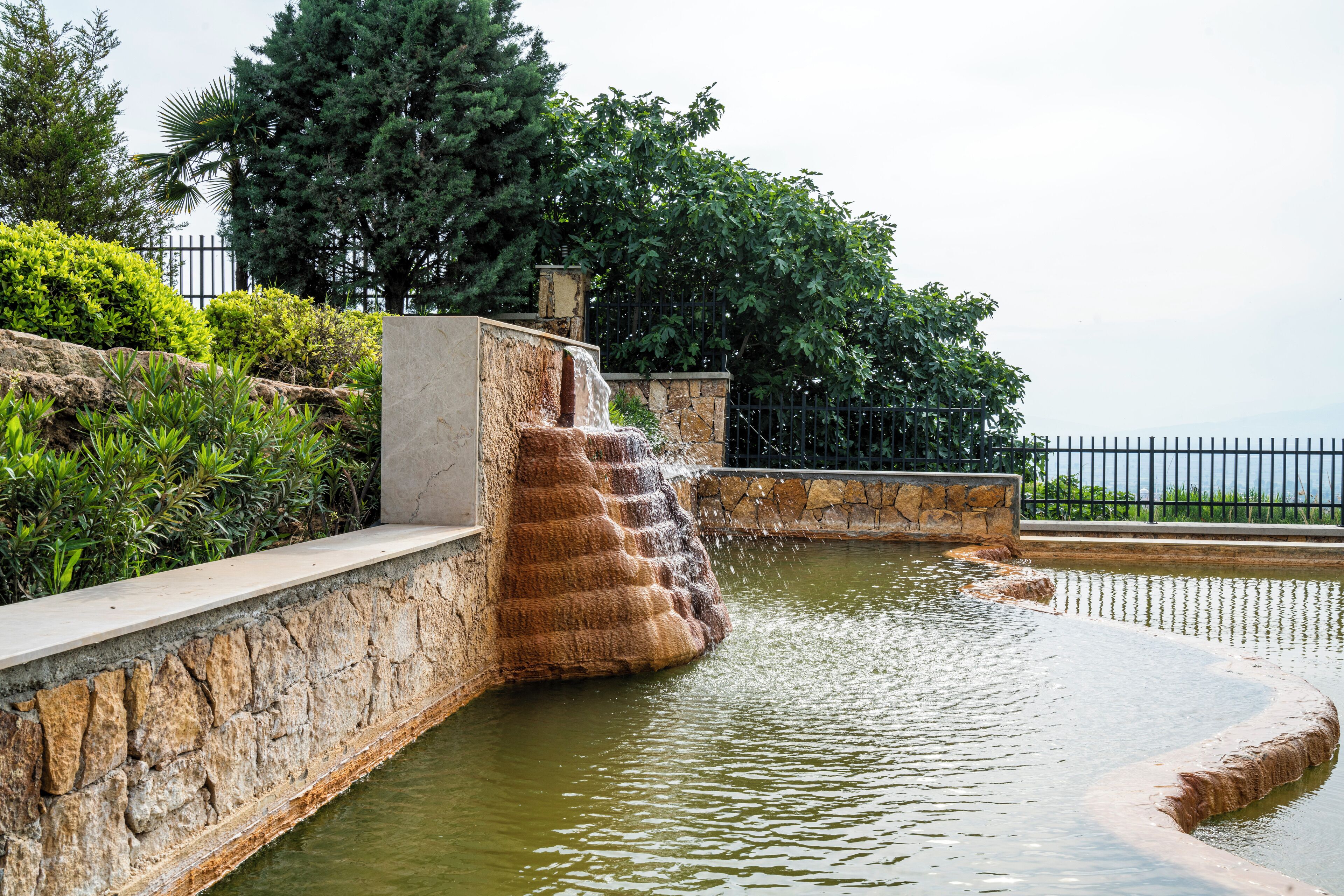 4 indoor pools, 2 outdoor pools, pool umbrellas, pool loungers