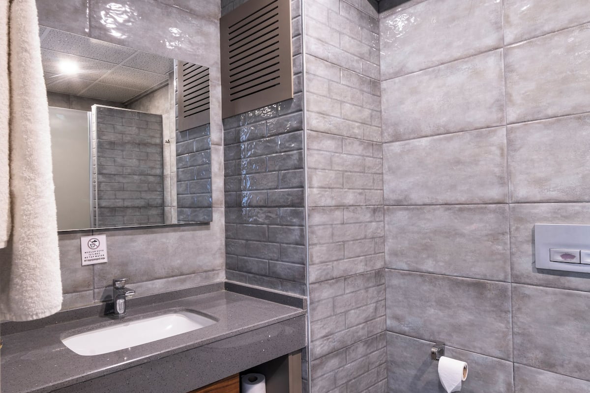 superior suite | bathroom | combined shower/bathtub, eco-friendly toiletries, hair dryer, bathrobes