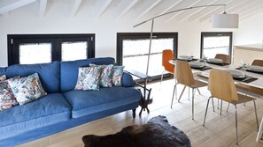 Basic Apartment, 3 Bedrooms | In-room dining