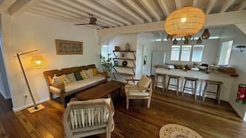 Luxury Villa | Minibar, individually decorated, individually furnished, free WiFi